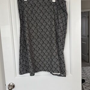 Chic Black and White Geometric Midi Skirt